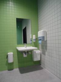Westbad Hallenbad - Behinderten WC mit Dusche - Waschtisch