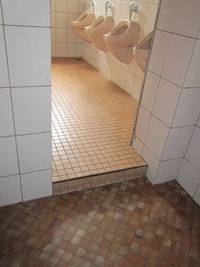 Herren-Toilette: Urinale