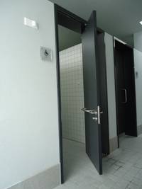 Westbad Freibad - Behinderten-WC Eingang