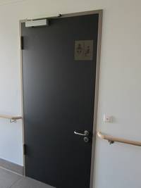 Eingang zur Behinderten-Toilette