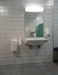 Behinderten-WC Waschtisch
