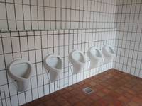 Herren-Toilette: Urinale